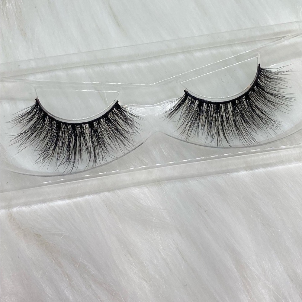 Lashes- Style: Daring